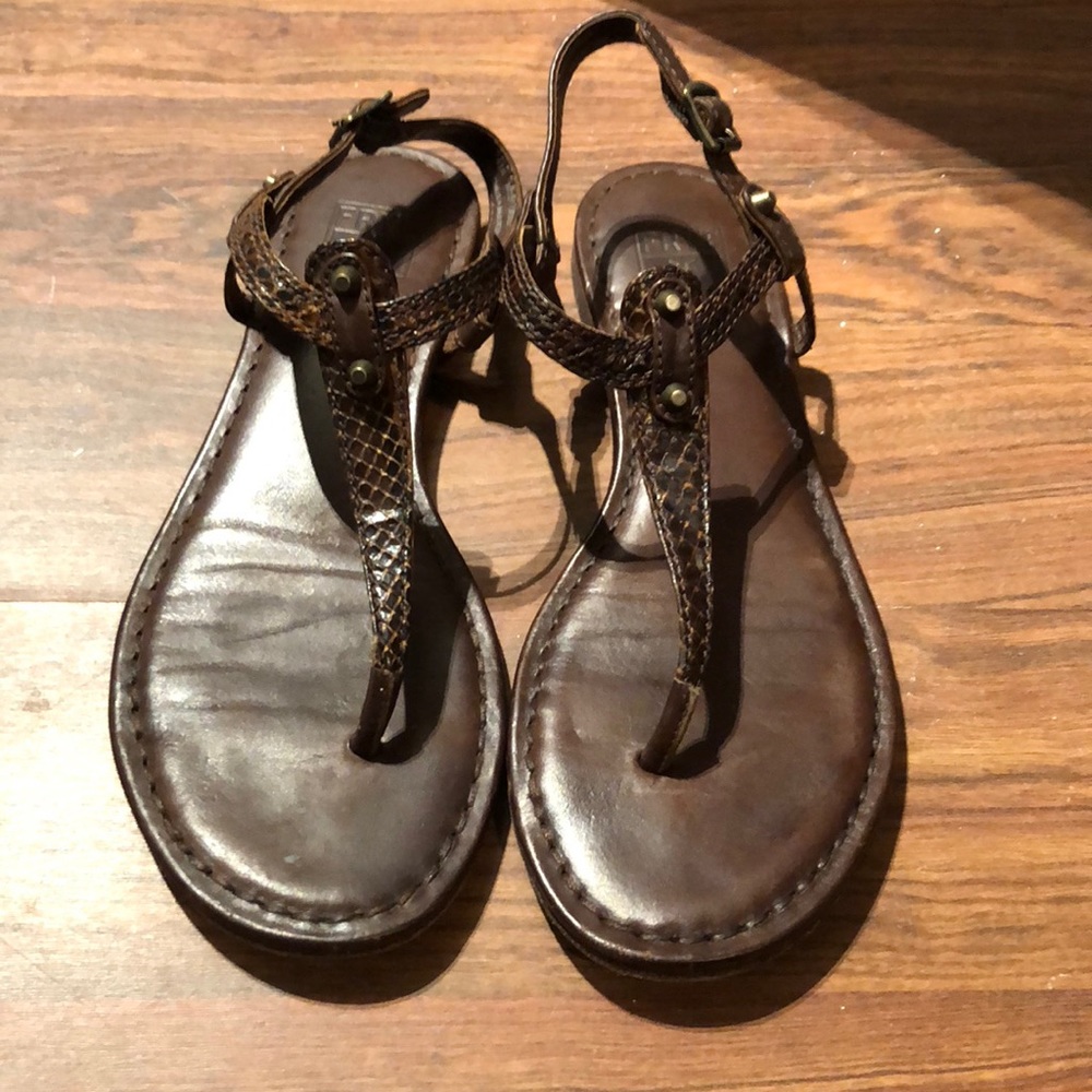 brown frye sandal